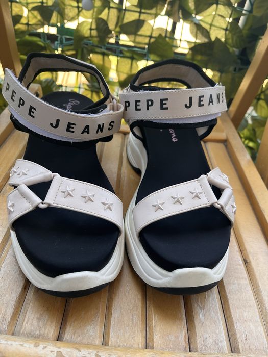 Кецове Adidas ,сандали Pepe jeans
