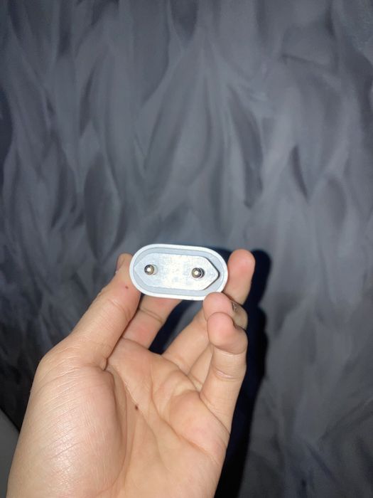 Продам оригинал комплект зарядку