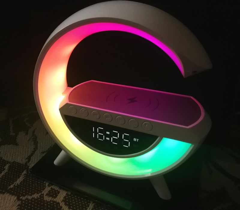 Ceas cu radio, încărcător telefon wireless