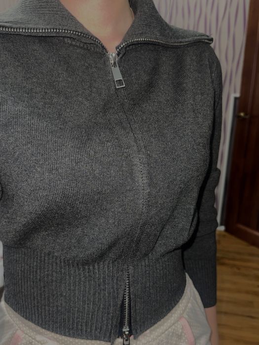 Кофта серая с молнией
