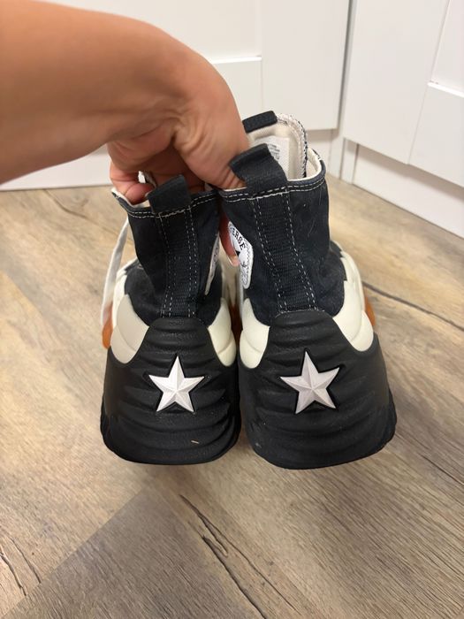 Converse run star motion