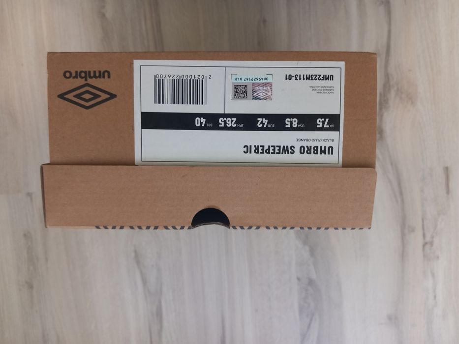 Нови! Футболни обувки за зала Umbro Sweeper - размер 42