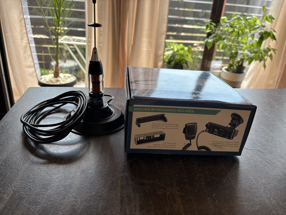 Statie auto CB Midland 88 +antena cu talpa de magnet