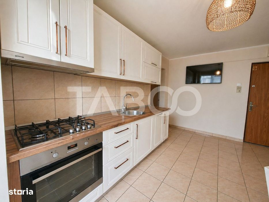 Apartament decomandat de vanzare 3 camere pivnita Vasile Aaron — fotografia 1