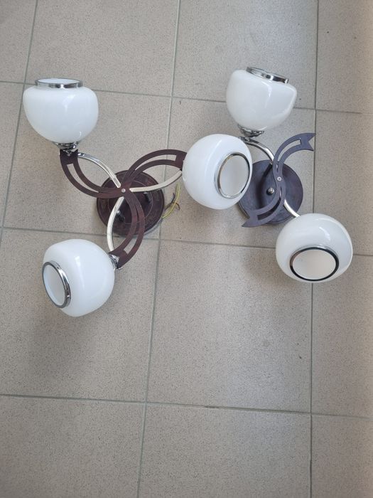 Lustre cu un design retro/clasic