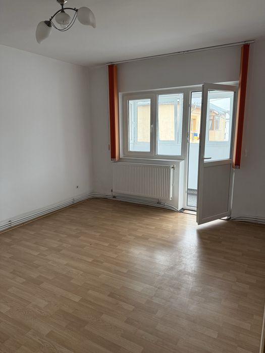 Apartament 4 camere, Onesti, zona de jos, 90mp, 2 bai, 2 balcoane