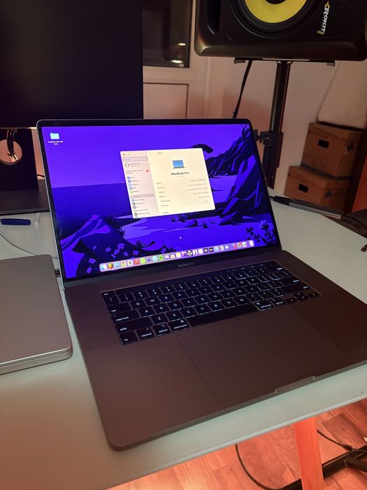 Macbook Pro 16  -cu touch bar