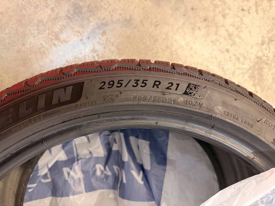 Зимни гуми Michelin 295/35/21 2722