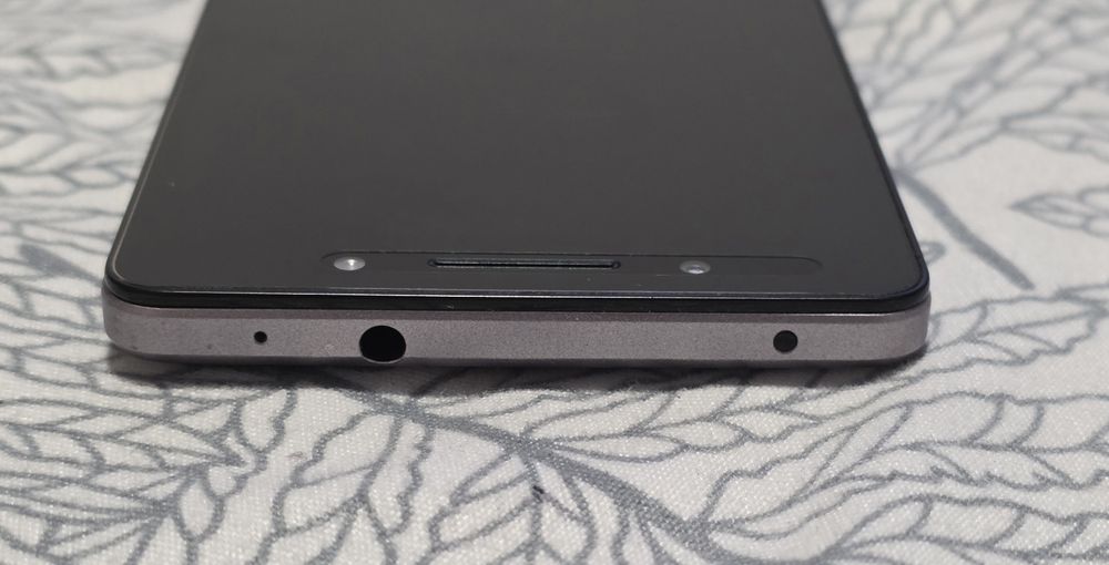 Telefon Honor 7 (model PLK-L01)