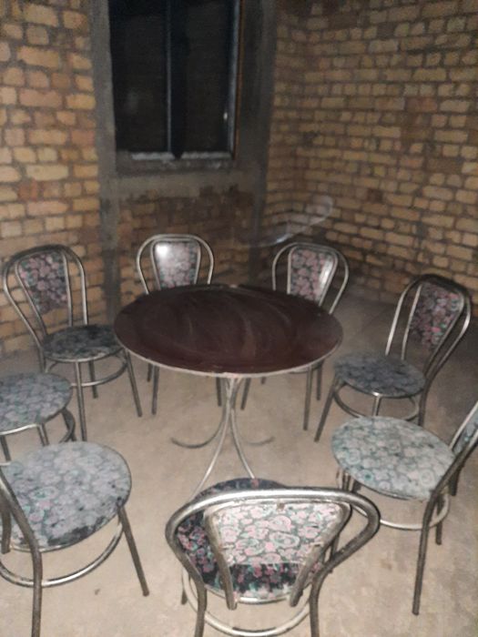 Продам стол и стулья