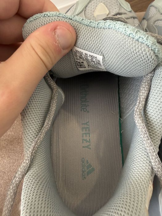 Yeezy boost 700 v2 Inertia