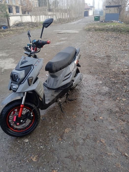 Redlayn skuter.   ..