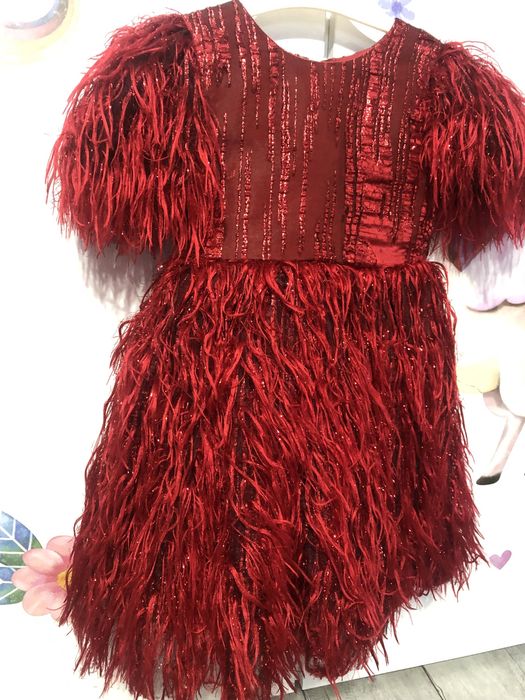 Продам стильное вечернее платье на девочку