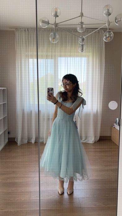 Вечернее платье пышное голубое