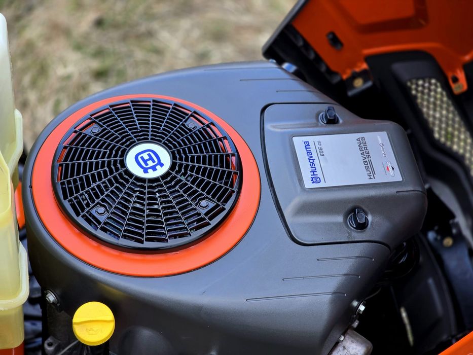 Tractoras gazon iarba Profesional Husqvarna  20 cp 2 cilindrii 20 cp Briggs and Straton 2 cutite 115 latime taiere!