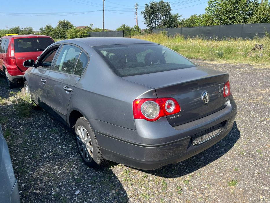 Dezmembrez VW Volkswagen B6  1,9 TDI cod BXE berlina gri inchis 2007