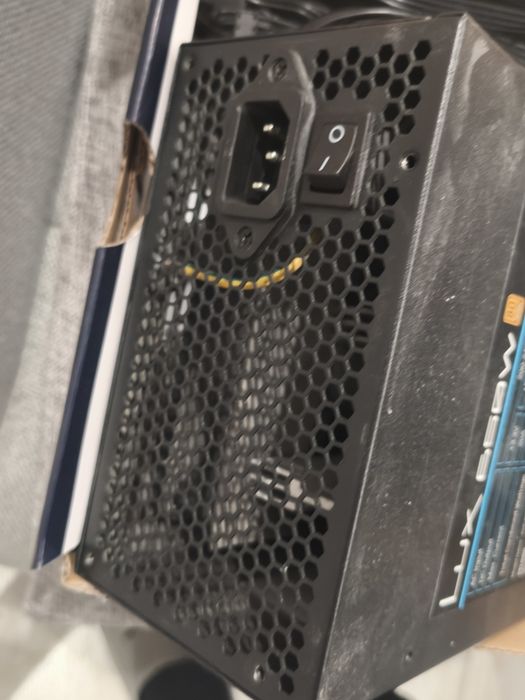 Захранване 650w.