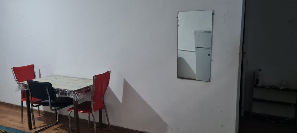 Сдам теплую комнату в цокольном этаже