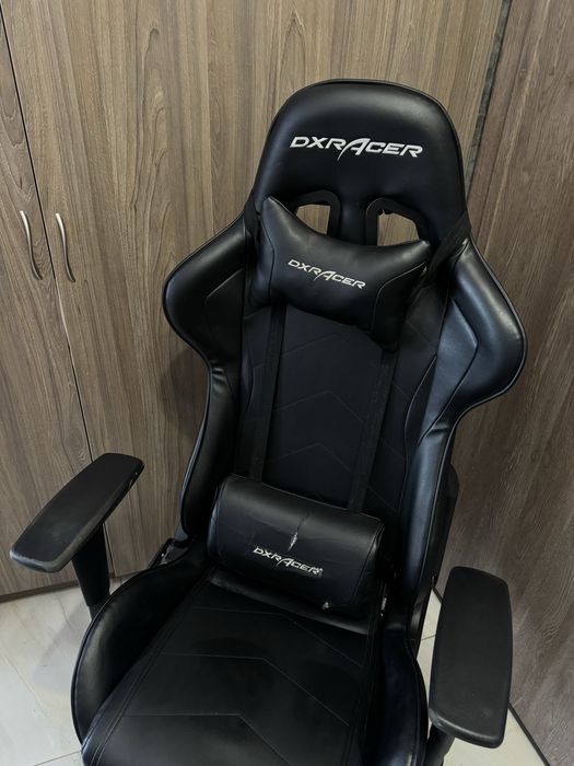 DXRacer геймърски стол – черен, регулируем, запазен