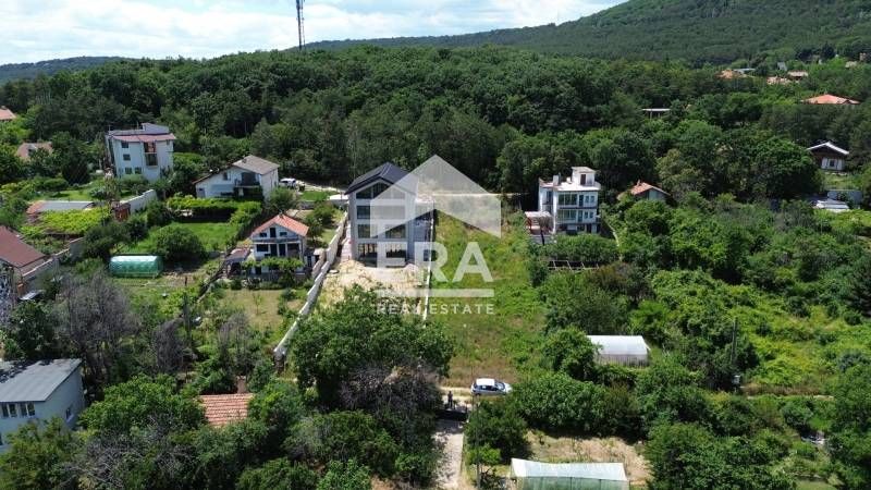 Ексклузивен, урегулиран поземлен имот за продажба, с ПУП, вода и морск