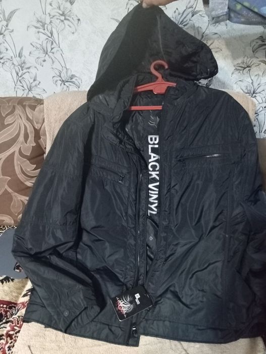 Продам куртку новую