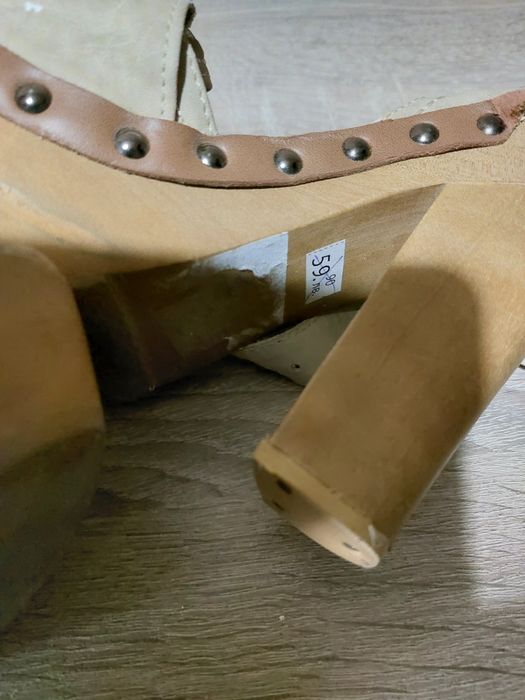 Дамски сандали на висок ток