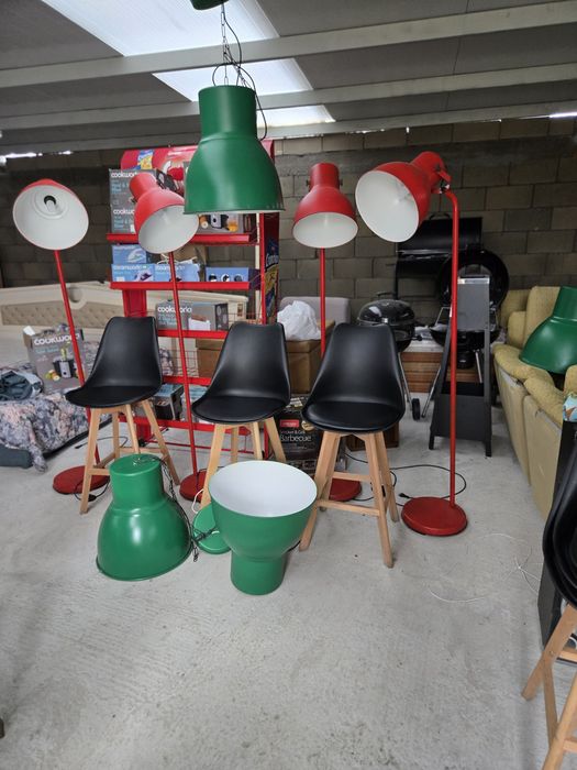 Лампи със стойка за под