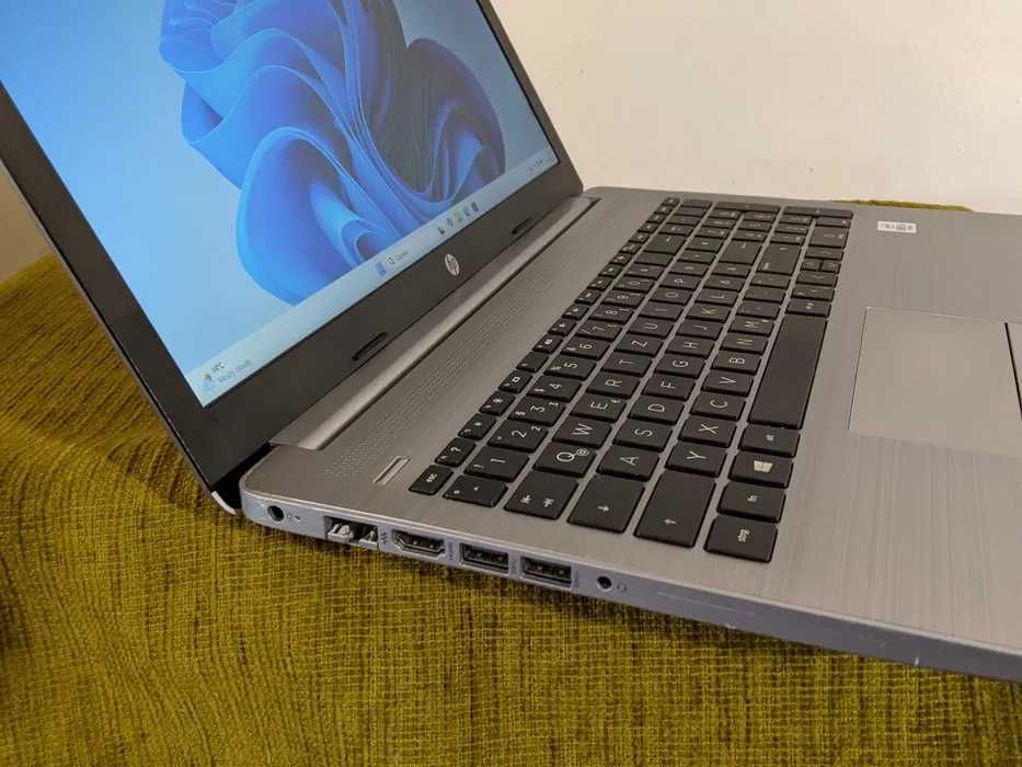 Laptop HP 250 G7 15.6" FHD intel core i5-1035G, ram 8GB, 256GB SSD