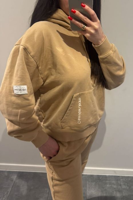 Костюм . Оригинал. Calvin Klein. Бежевого цвета в размере М