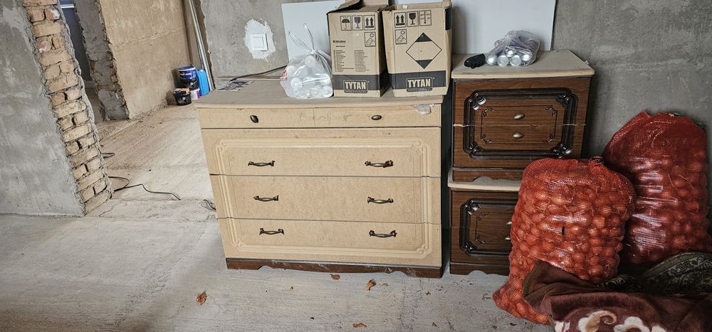 Продаётся кровать с тумбами