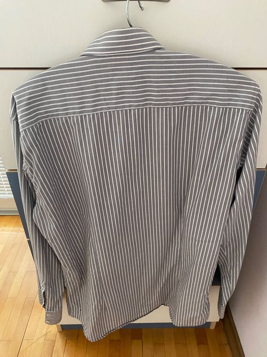 Продавам мъжка риза размер Л с дълъг ръкав