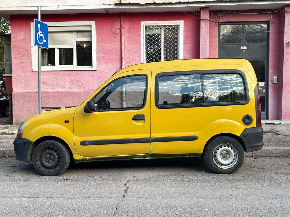Рено Канго,лек автомобил с товарен отсек, 1.9D,1999г,260 000 км, нов акумулатор, всичко платено.