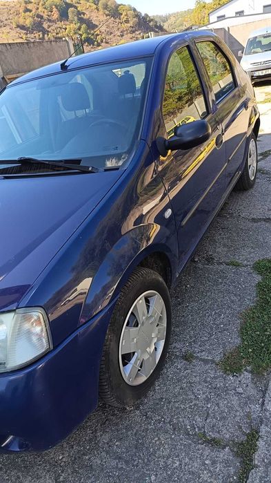 Dezmembrez Dacia Logan din 2006 cap-1598 benzina