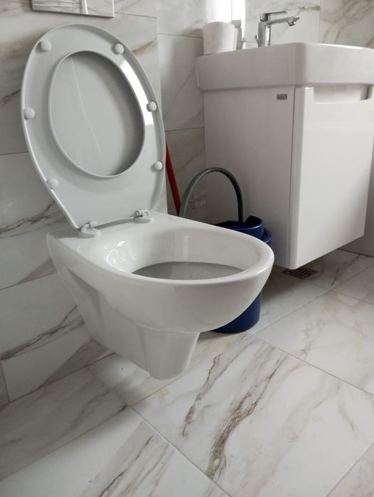 Apartament inchiriez apartament 2 camere living ,bucatarie separata ,2 bai cu geamuri la ambele bai, un balcon mare de 25 de metri ,mobilat ,utilat