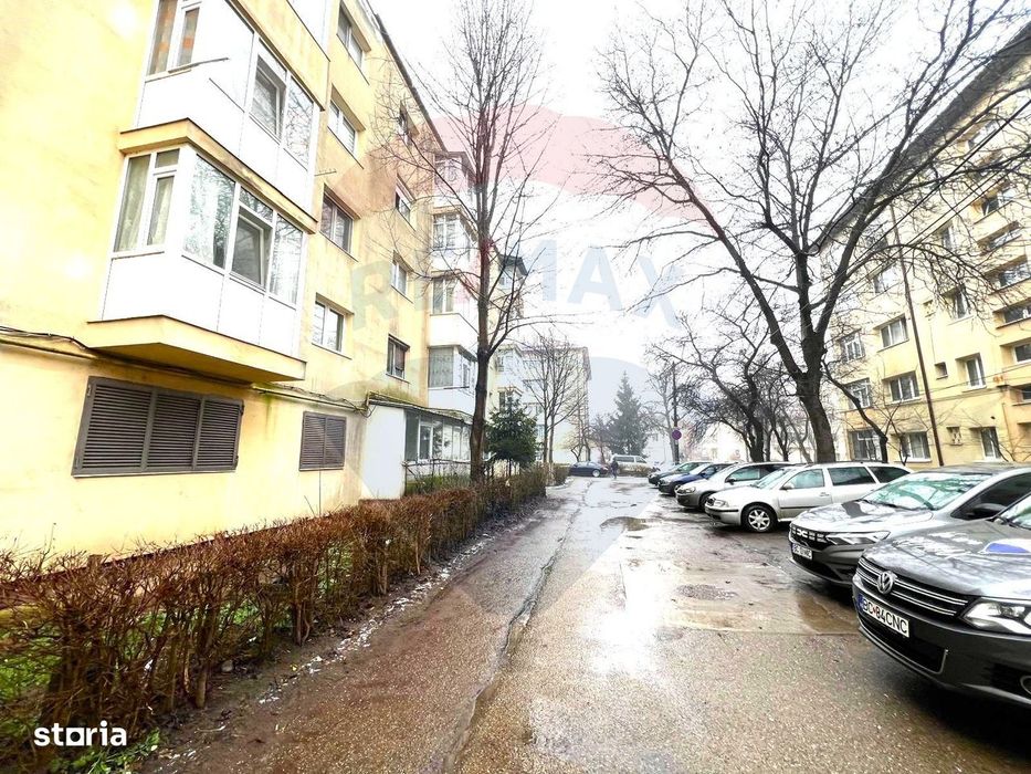 Apartament cu 2 camere semidecomandate de vânzare în zona Republicii
