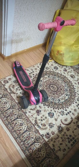 Самокат детский  для девочки