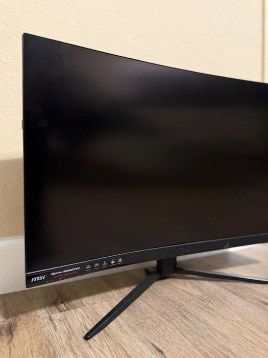 MSI gaming monitor si pc set