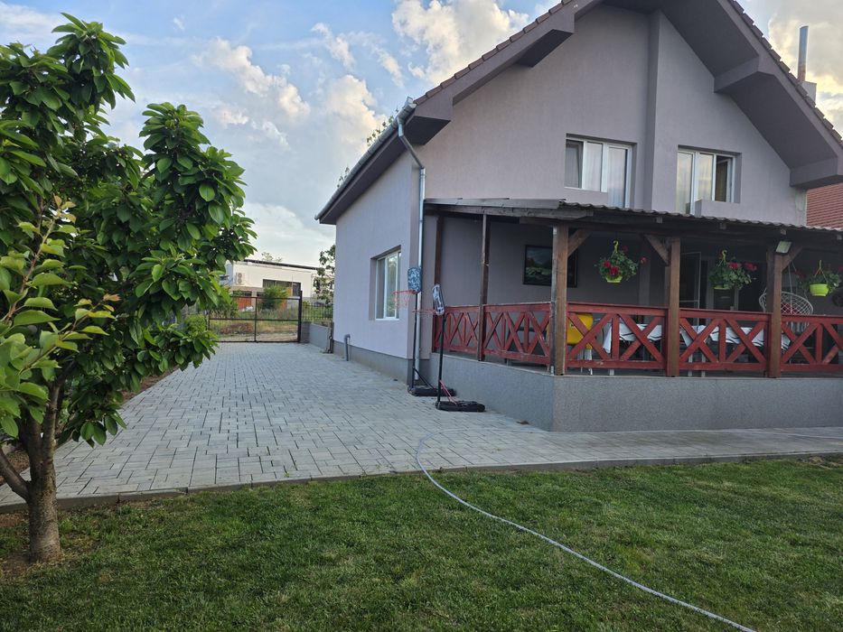 Casa 200m² Str Piersicilor, Paleu, Teren 700m²