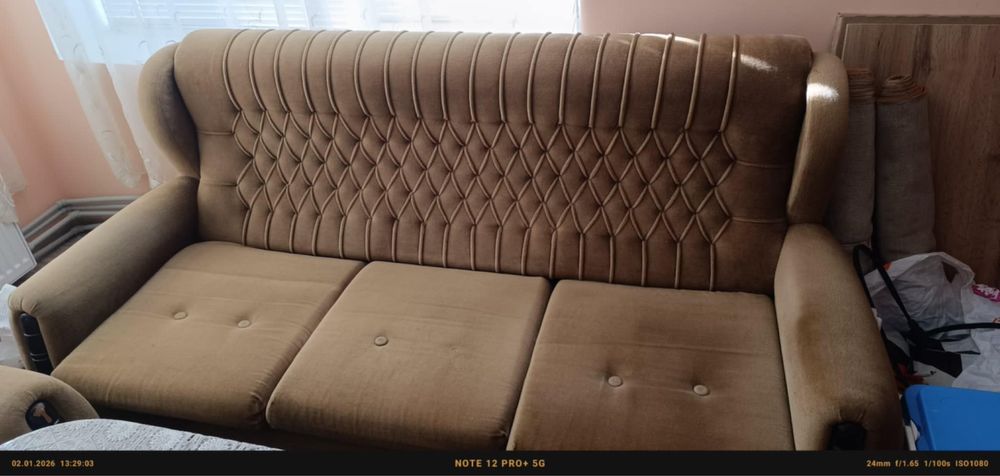 Диван,два фотьойла и две табуретки