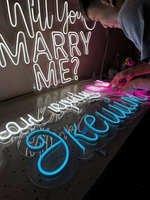 Неоновые вывески