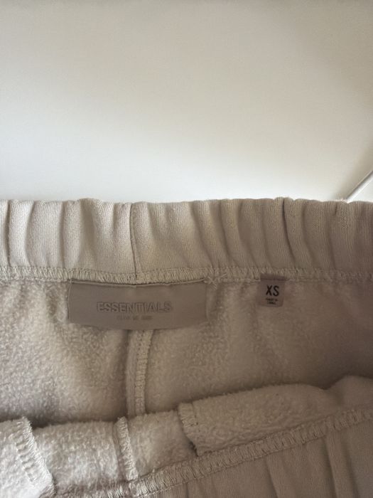Essentials долнище анцуг бежов