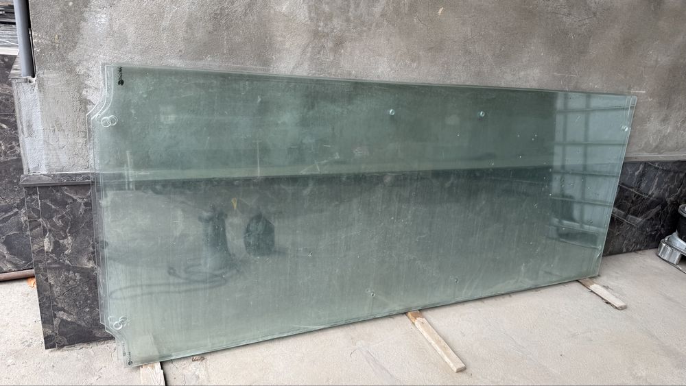 Kolyonniy oyna eshiklar 4 ta eni 88.5 sm boyi 2.20sm