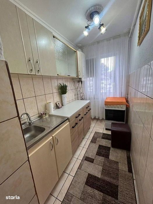 De vanzare apartament 3 camere, etajul 1, mobilat și utilat 49900euro