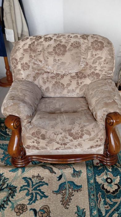 Диван и два кресла. Торг