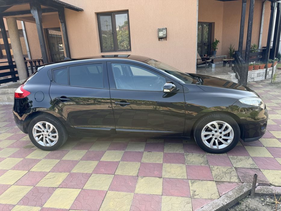 Renault Megane 1,5 Diesel-Hatchback-110 cp- euro5-recent adusa pe roti