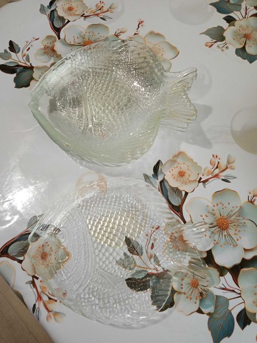 Продаю селедочницу или тарелку для рыбы.