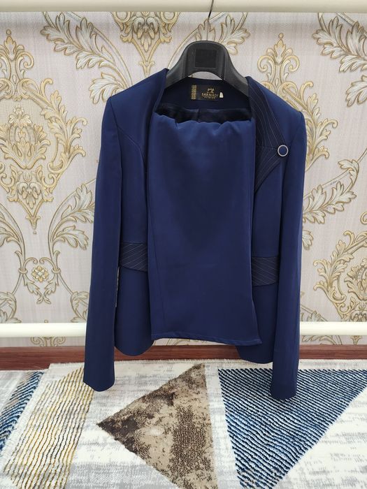 Ofisniy kastyum yubka holati yangi razmeri 36