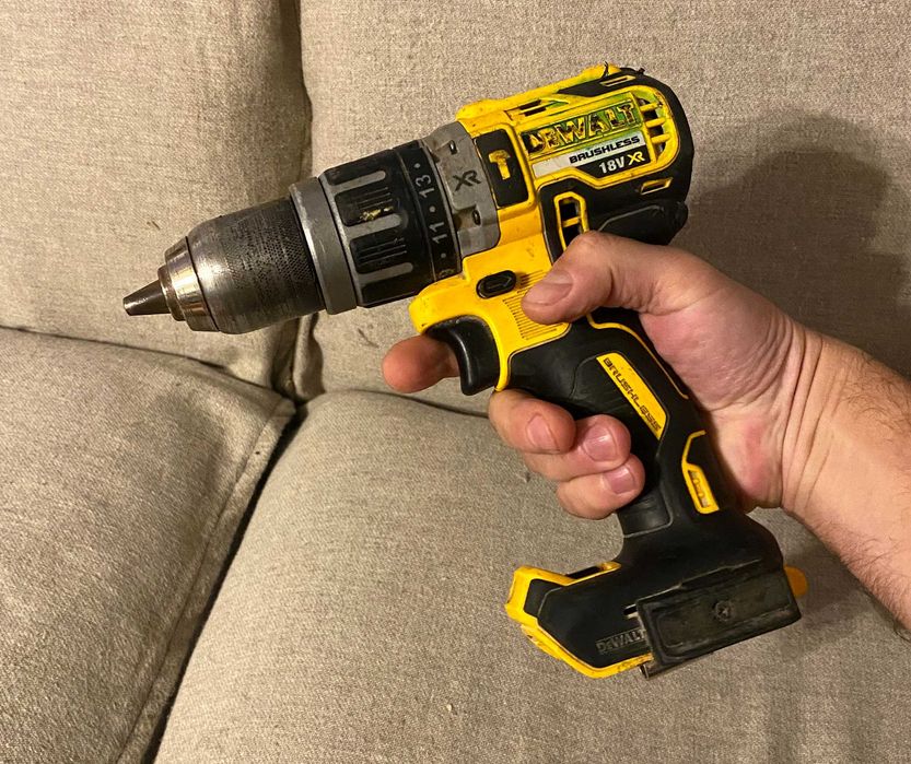 Masina gaurit si insurubat percutie Dewalt DCD796 18V brushless corp