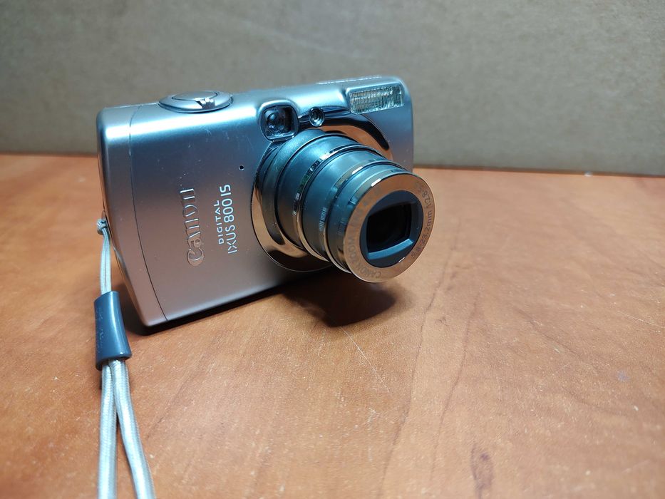 Aparat foto Canon Ixus 800 IS complet card husa incarcator