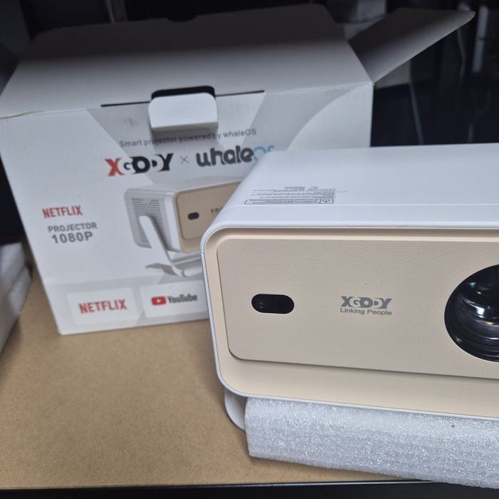 Професионален Интелигентен проектор с Android WiFi Bluetooth,5G